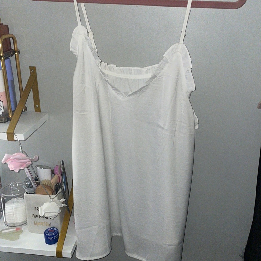 White camisole with ruffled top Sz L